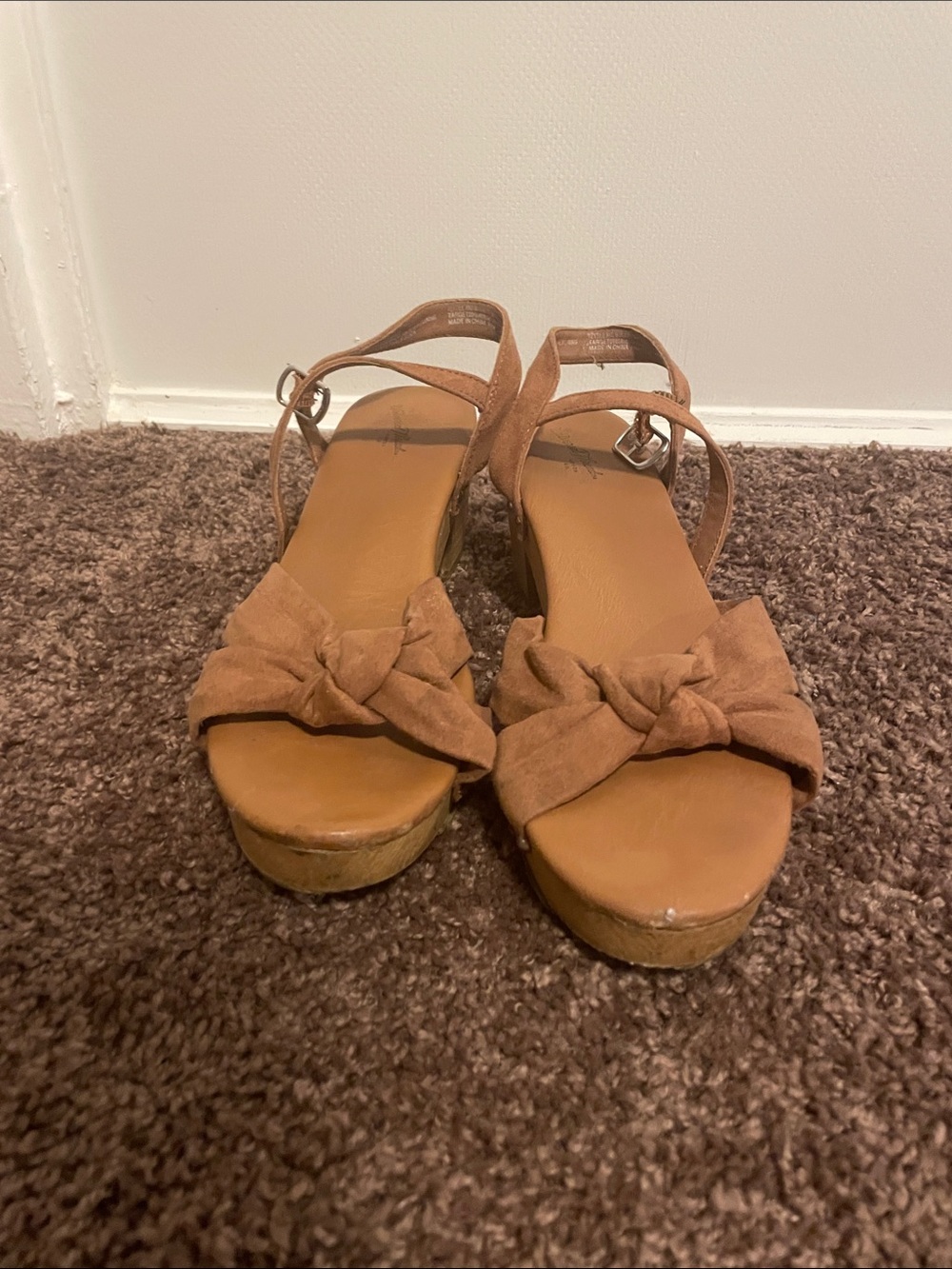 Universal Thread Suede Knot Wedge Sandals in Brown